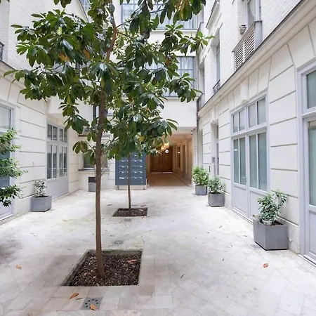 Apartment Elysees Charm Paris