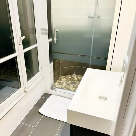 Elysees Charm Apartment