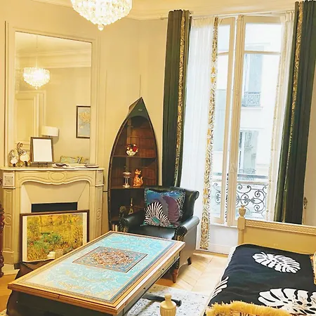 Elysees Charm Apartment