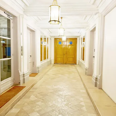 Apartment Elysees Charm *