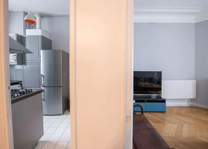 Apartment Elysees Charm