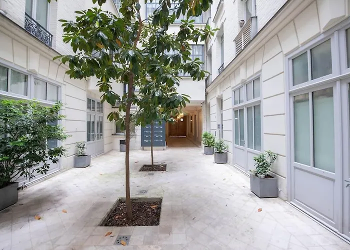 Apartment Elysees Charm Paris