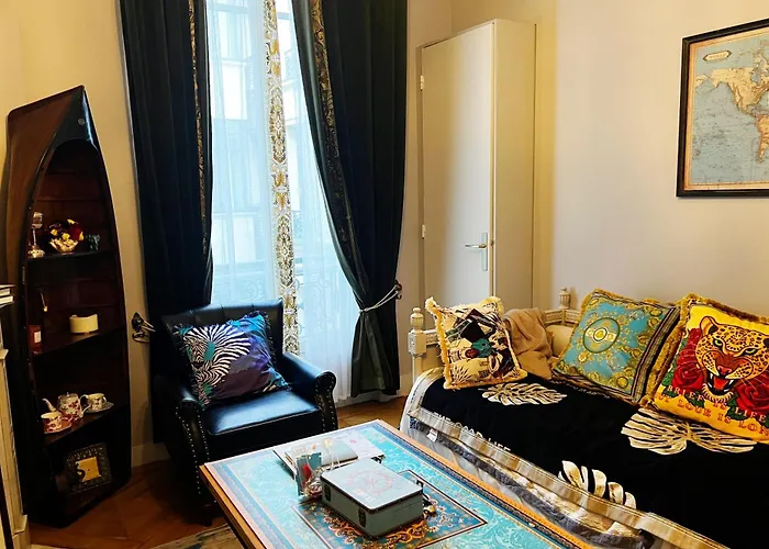 Elysees Charm Apartment *