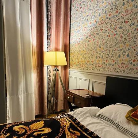 Appartement élysées Charm *